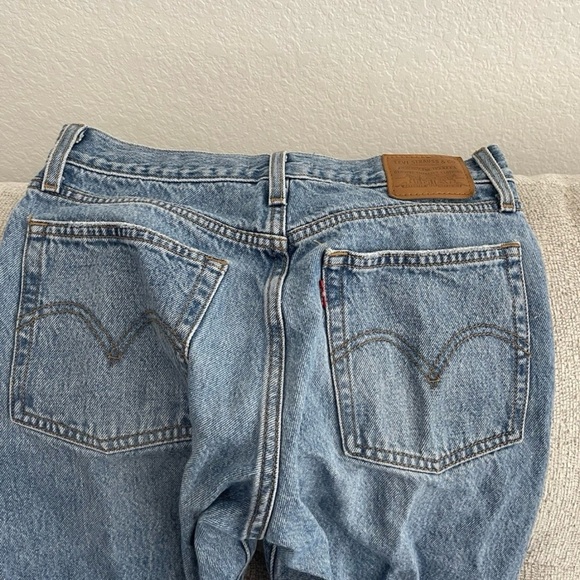 Levi's Premium Light Blue Distressed Wedgie Jeans - Picture 2 of 7